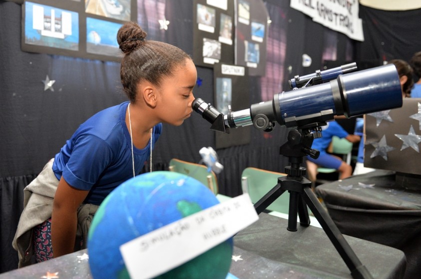 Feira de astronomia estimula conhecimento e prepara alunos para olimpíada