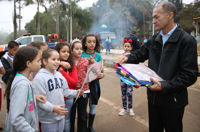 GCM incinera linhas de cerol e chilena apreendidas durante campanha de férias