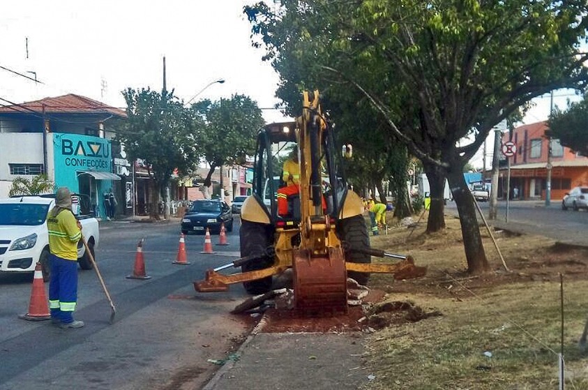 Prefeitura inicia abertura de vagas de estacionamento na Avenida Dr. Lauro Corrêa