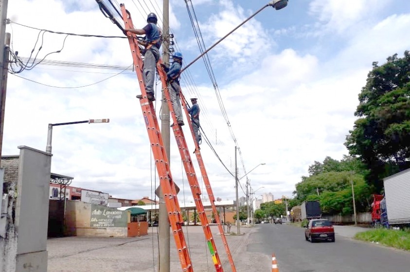 Secretaria de Obras segue com ação de reordenamento dos cabos de telecomunicações