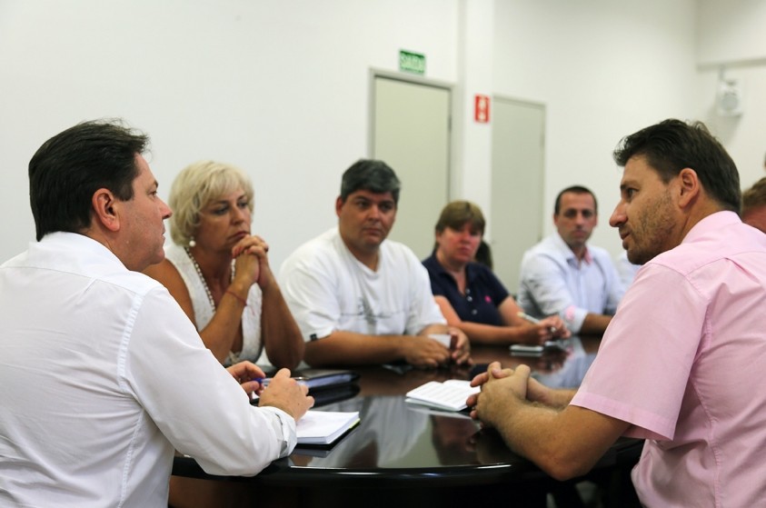 Vice-prefeito reúne-se com moradores do Bairro dos Pires