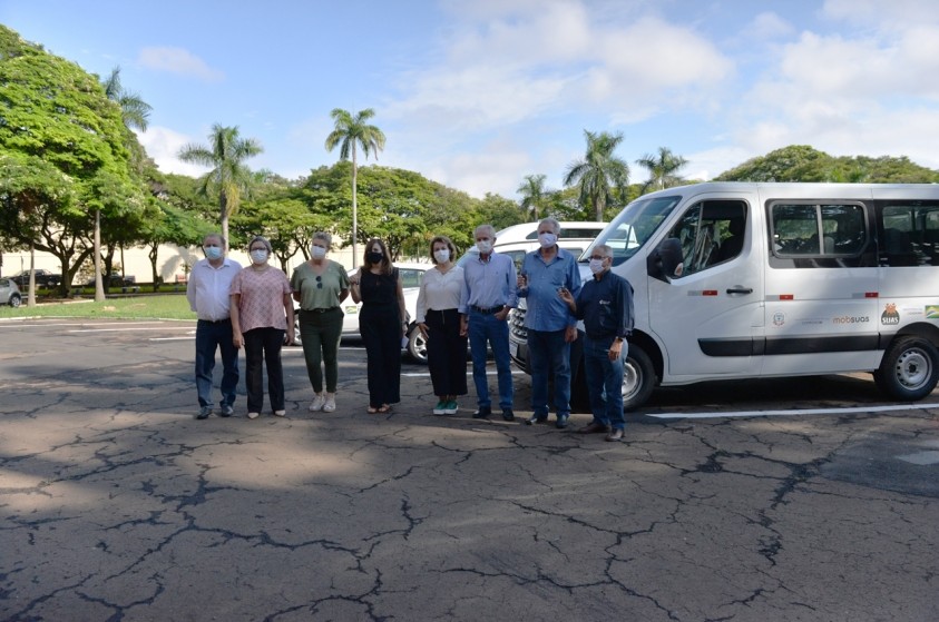 Prefeitura entrega três veículos a entidades assistenciais de Limeira
