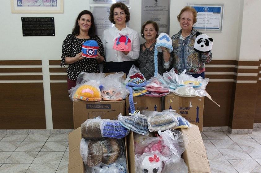 Fundo Social de Solidariedade entrega mais de 300 toucas à Alicc