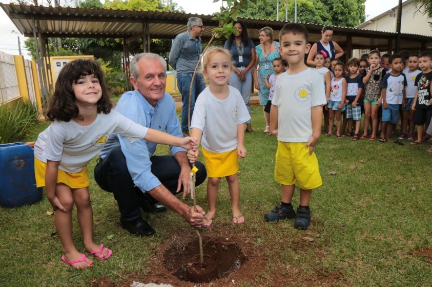 Centro Infantil celebra Dia da Água com atividades artísticas e plantio