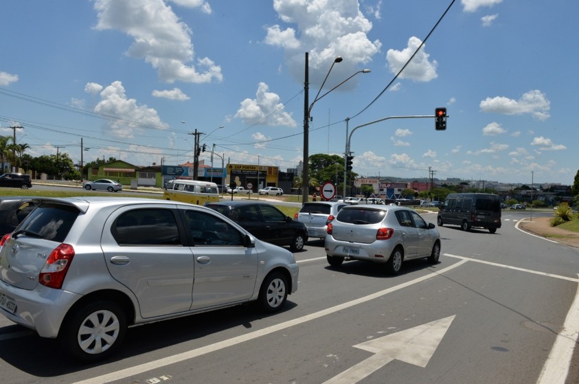 Semáforos melhoram fluidez do trânsito