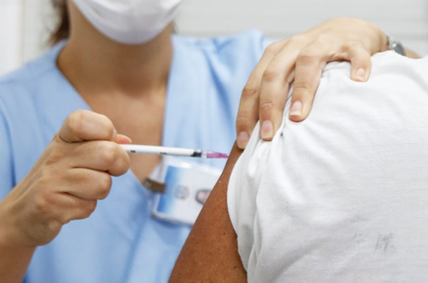 Sábado (6) terá plantão de vacinação contra Covid, gripe e sarampo em Limeira