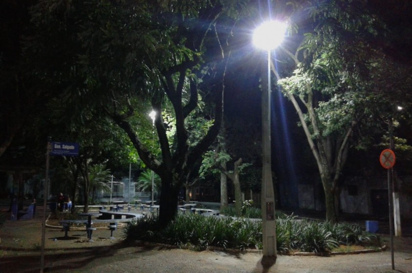 Prefeitura revitaliza iluminação pública na Praça General Salgado 