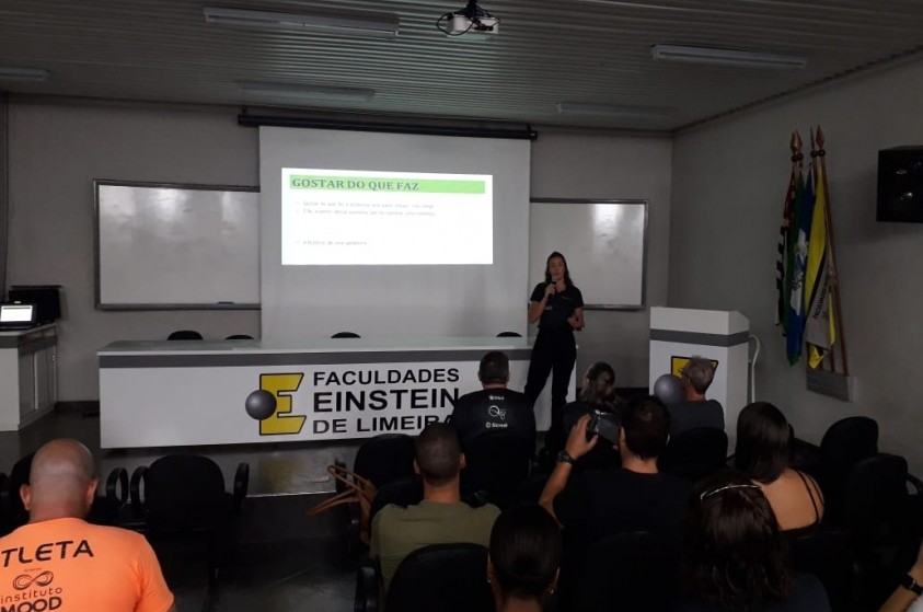 Triatleta Carolina Bilato palestra em Limeira