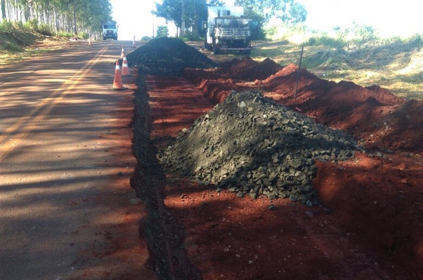 Prefeitura realiza manutenção na Via Jurandyr Paixão