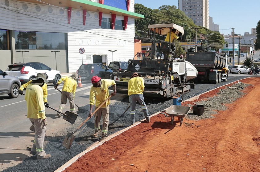 Iniciada pavimentação no entorno da antiga Máchina São Paulo