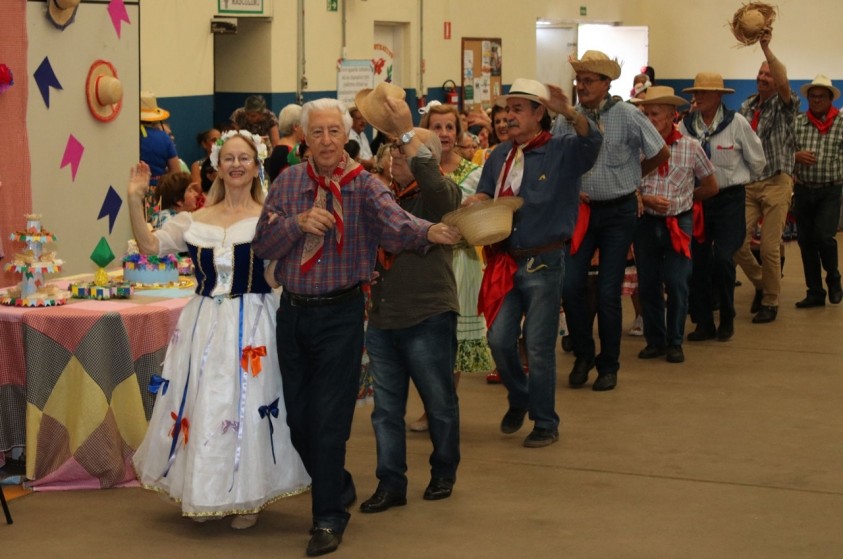 Festa Junina reúne mais de 250 idosos
