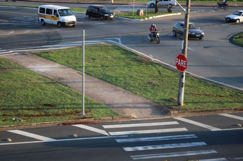 Prefeitura inicia implantação de semáforos na rotatória do Cecap