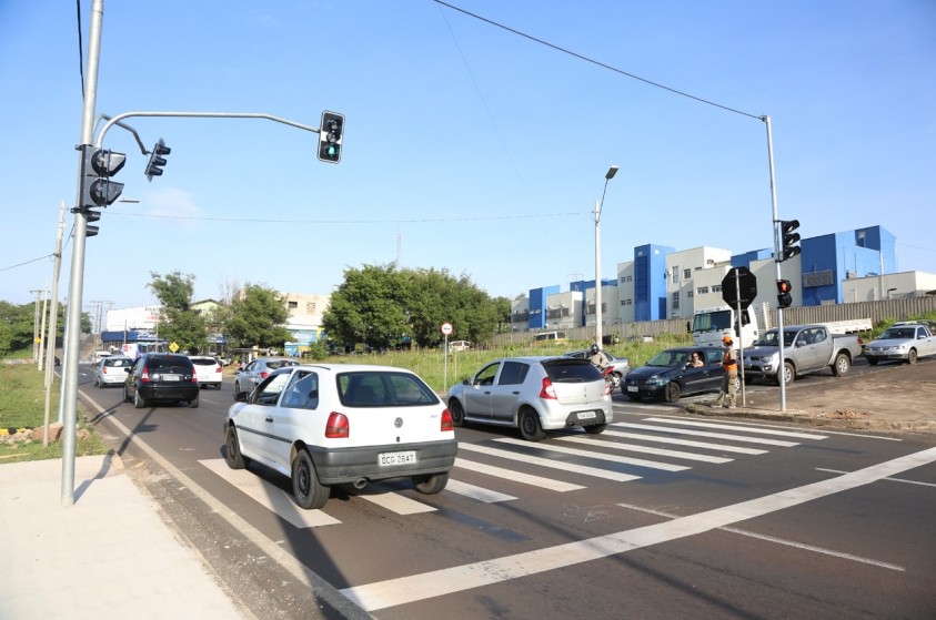 Semáforos na rotatória do Cecap começam a funcionar e melhoram fluidez no tráfego