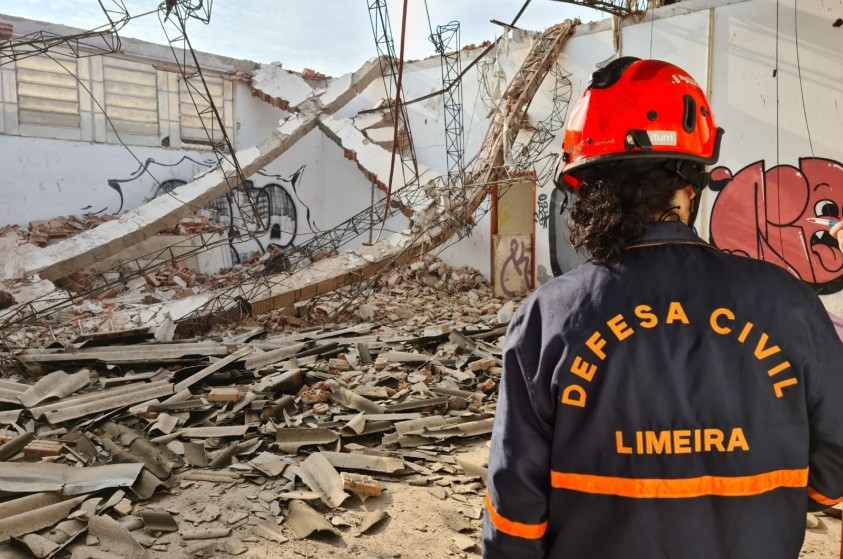 Prédio na Av. Campinas desaba e danifica casas vizinhas; não há vítimas