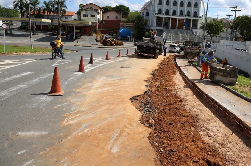 Prefeitura faz alargamento de faixa de rolamento do viaduto Laércio Corte