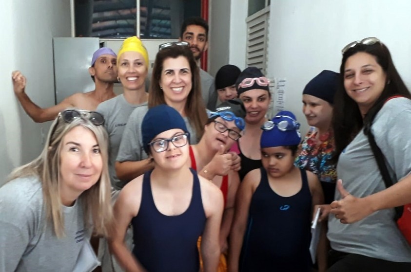 Alunos do Proesa participam de festival de natação em Jundiaí