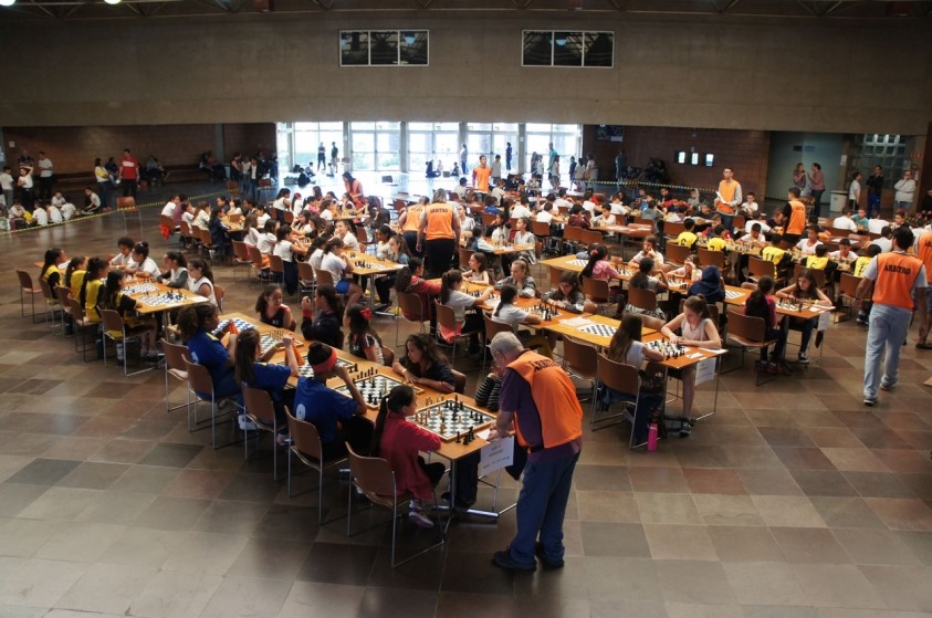Xadrez: 328 alunos participam de dia de competições no Nosso Clube