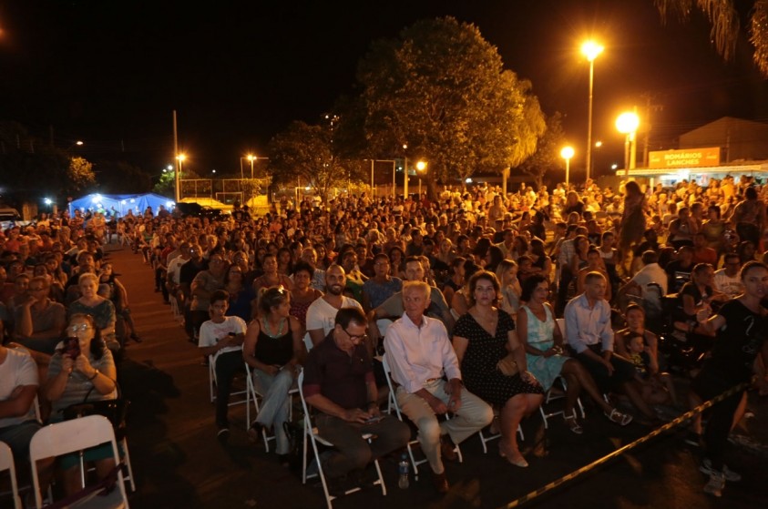 Mais de 2 mil pessoas prestigiam estreia do espetáculo no Parque Novo Mundo