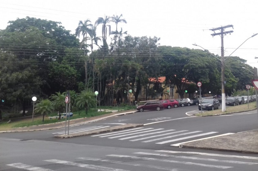 Prefeitura realiza melhorias na iluminação pública em Praças