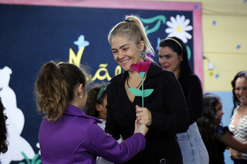 Escolas municipais fazem homenagem ao Dia das Mães