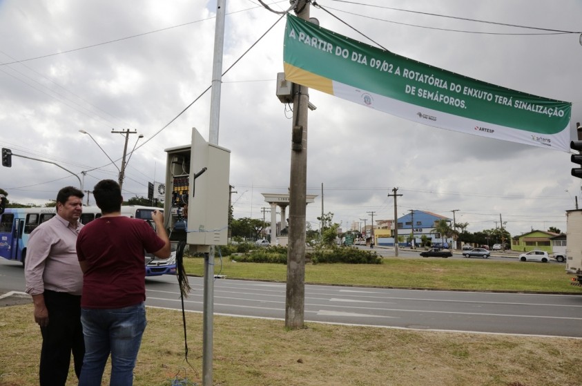 Mobilidade Urbana realiza primeiros testes em semáforos na rotatória do Enxuto