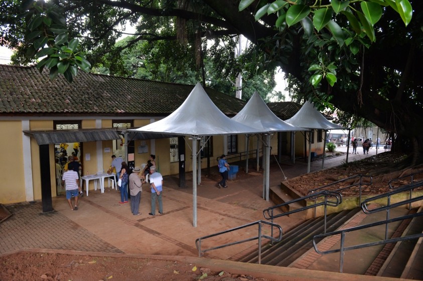 Prefeitura instala tendas para melhorar atendimento em recadastro