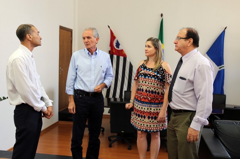 Secretário de Segurança Pública apresenta corregedor e ouvidora a prefeito