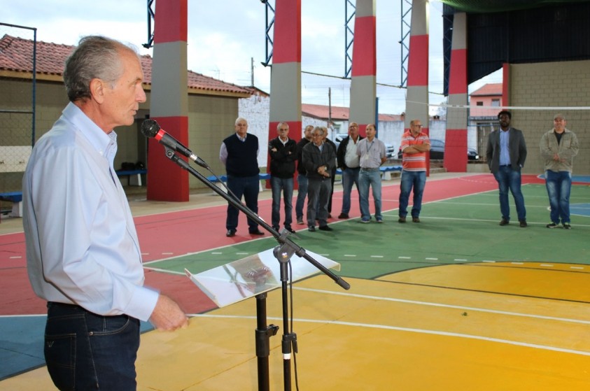 Prefeitura e alunos de atlética da Unicamp reformam ginásio esportivo 