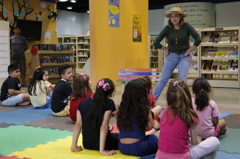 Sarau de Histórias reúne crianças na Biblioteca Municipal 