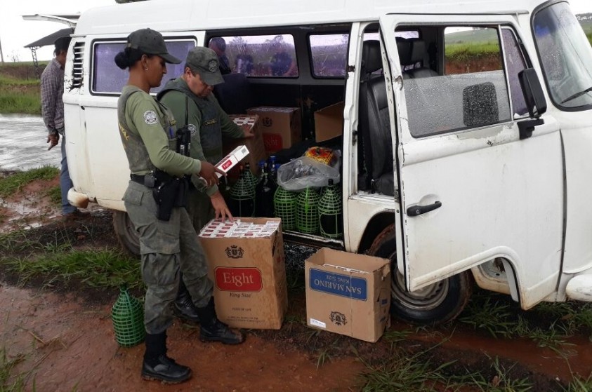 GCM apreende produtos clandestinos em Kombi