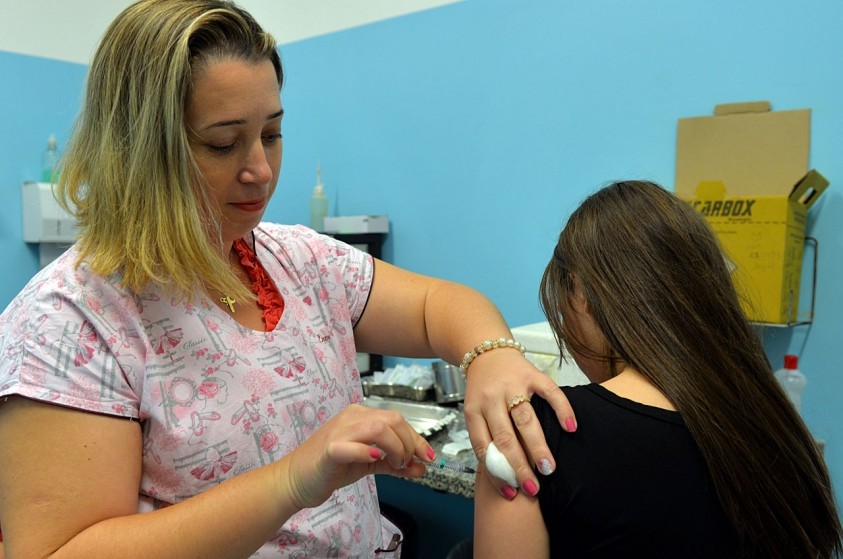 Campanha vacina 2.319 crianças e adolescentes