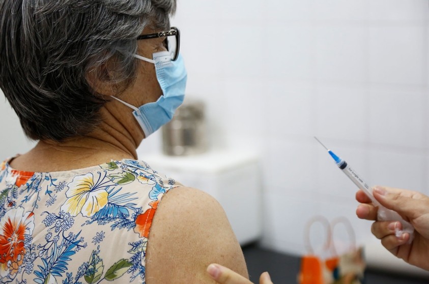 Saúde alerta para importância da vacinação de idosos antes do inverno