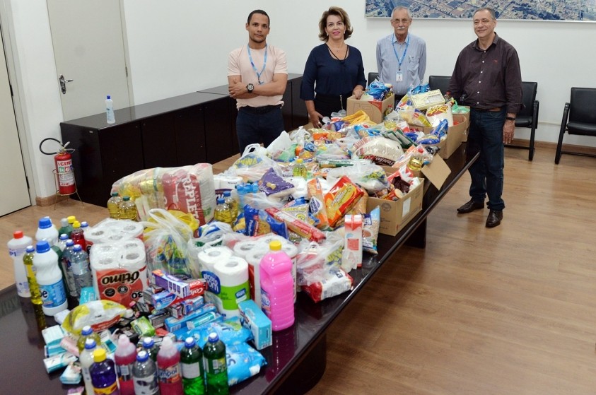 Servidores do Paço Municipal arrecadam alimentos para campanha