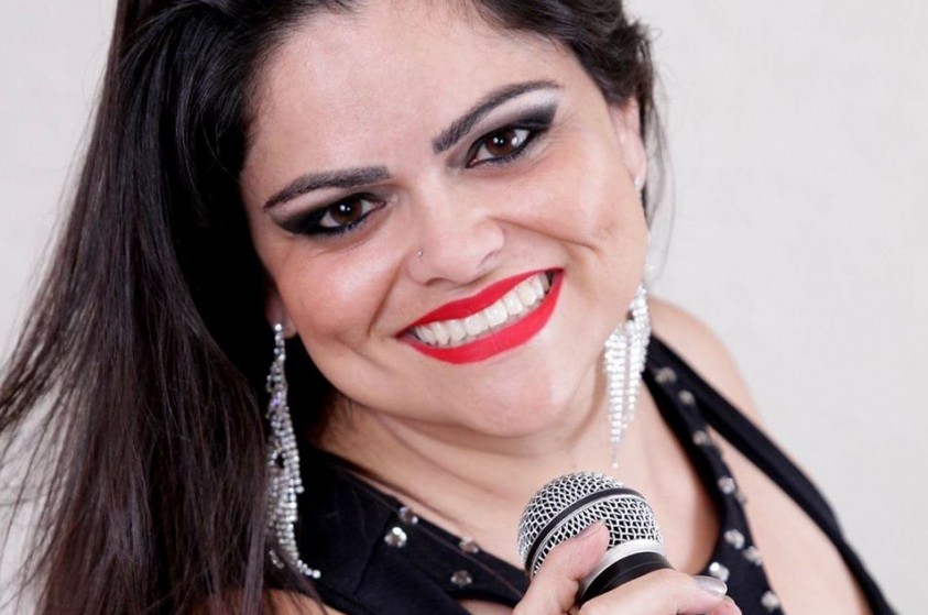 Maísa Lima se apresenta no Canções Iluminadas