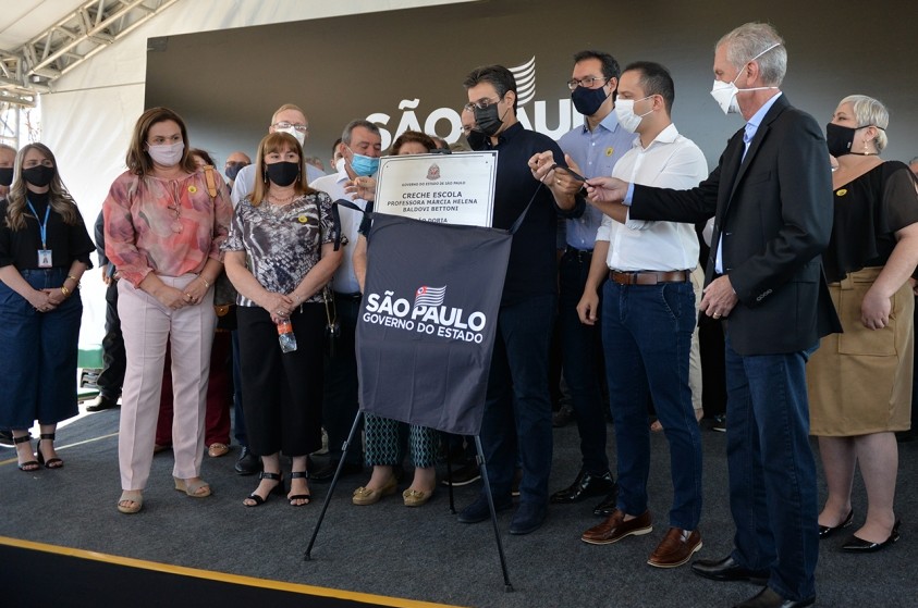 Vice-governador e prefeito entregam creche no Residencial Morada das Acácias
