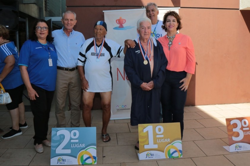 Atleta de 95 anos ganha ouro na natação