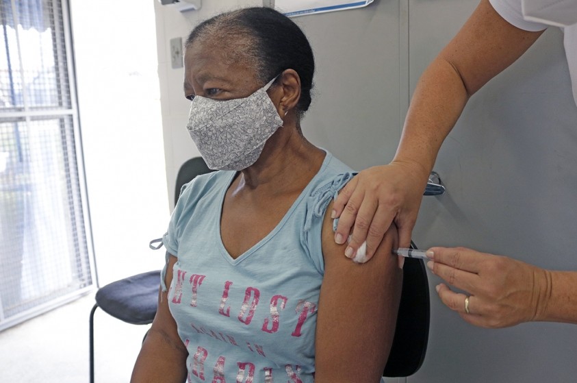 Começa vacinação de idosos com mais de 80 anos em Limeira