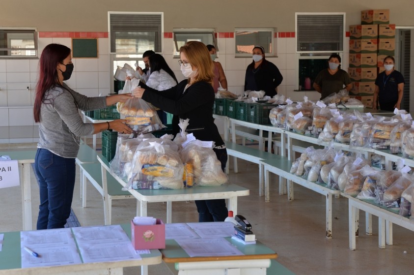 Alunos da rede de ensino de Limeira recebem novos kits de alimento