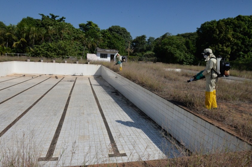 Divisão de Controle de Zoonoses fiscaliza e nebuliza terreno no Jardim São Manuel