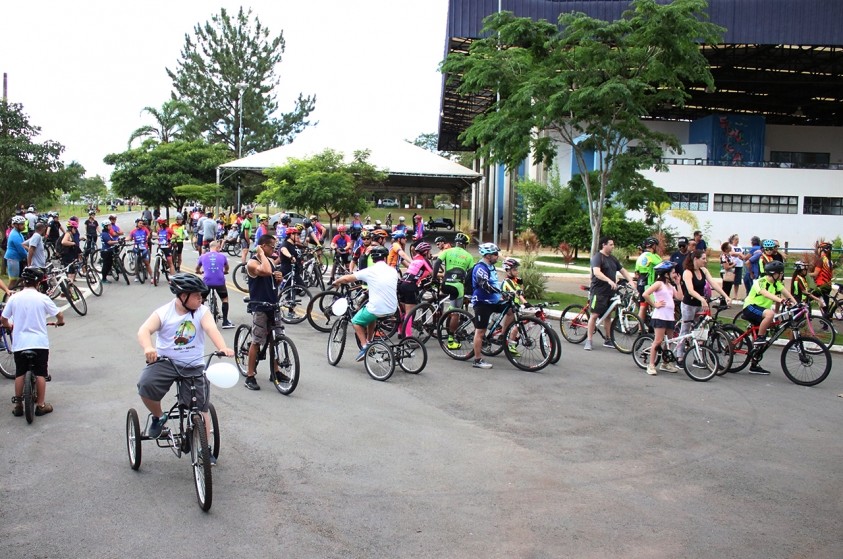 Prefeito prestigia Passeio Ciclístico da Família Proesa; evento reúne 165 pessoas