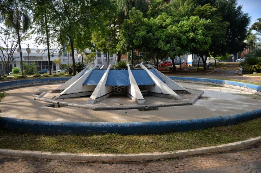Revitalização da Praça Dr. Luciano Esteves está em fase final
