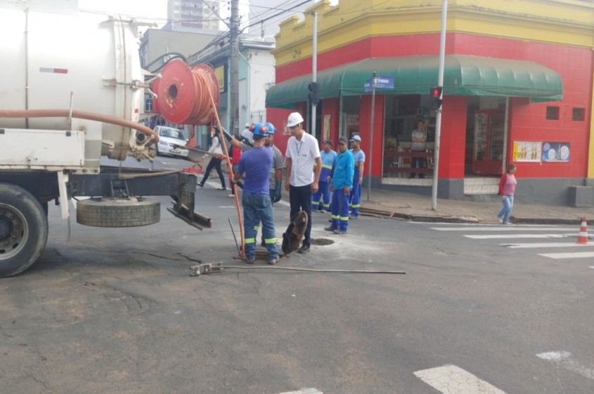Interdição temporária altera trânsito no cruzamento das ruas Boa Morte e Tiradentes