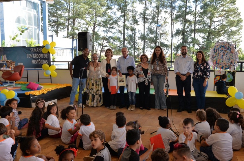 Crianças comemoram Dia Internacional do Contador de Histórias na Biblioteca Pedagógica
