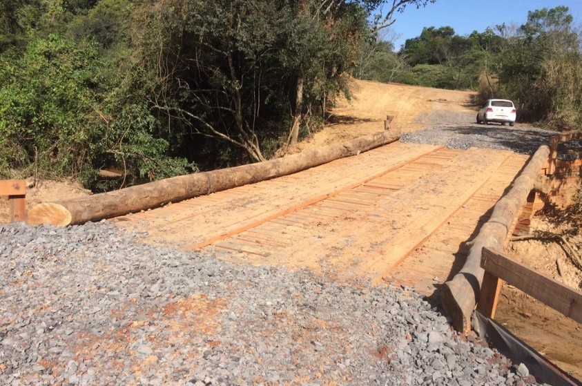 Prefeitura reconstrói ponte no Bairro do Jaguari