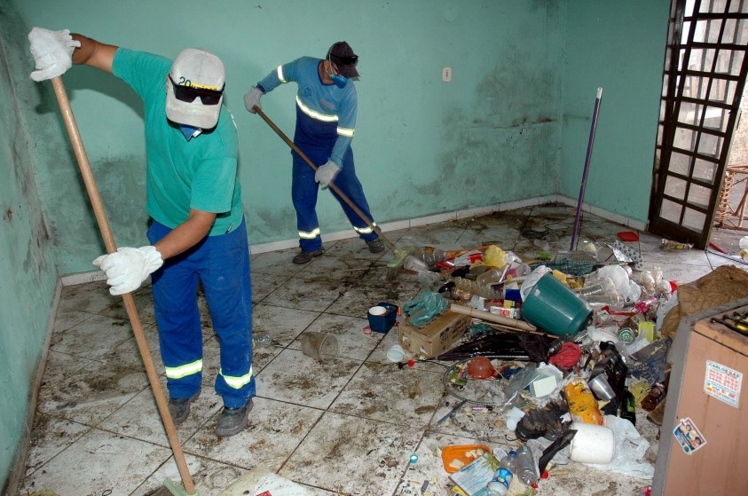 Residência no Cecap é alvo de limpeza compulsória