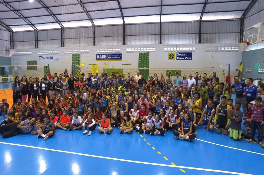 Festival de Voleibol Interbairros reúne mais de 200 crianças e adolescentes  