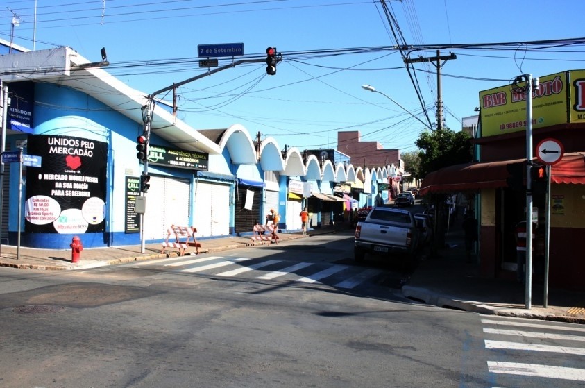 Lojas do Mercadão, localizadas nas ruas Barão de Cascalho e Sete de Setembro, são liberadas