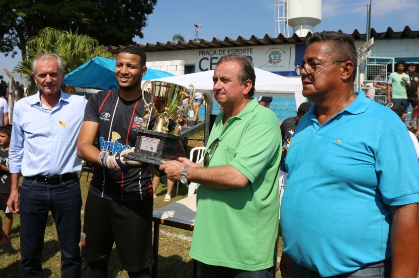 Finais de torneios de futebol amador lotam praças esportivas de Limeira